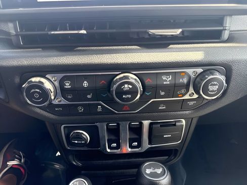Used 2025 Jeep Wrangler Sport AWD/4WD image 14