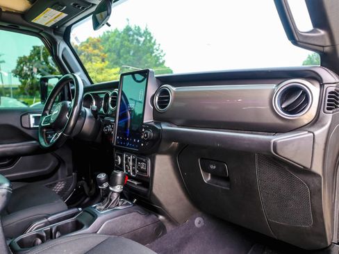 Used 2020 Jeep Wrangler Unlimited Sahara AWD/4WD image 16
