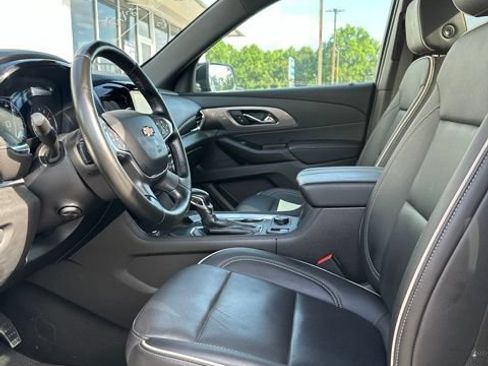 Used 2023 Chevrolet Traverse Premier FWD image 11