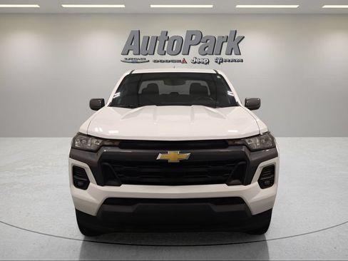 Used 2023 Chevrolet Colorado LT w/ LT Convenience Package II AWD/4WD image 4