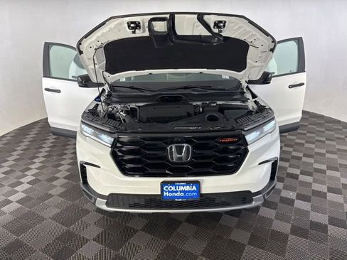 Used 2025 Honda Pilot TrailSport image 14