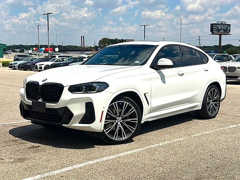 Used 2024 BMW X4 xDrive30i w/ Premium Package AWD/4WD image 2