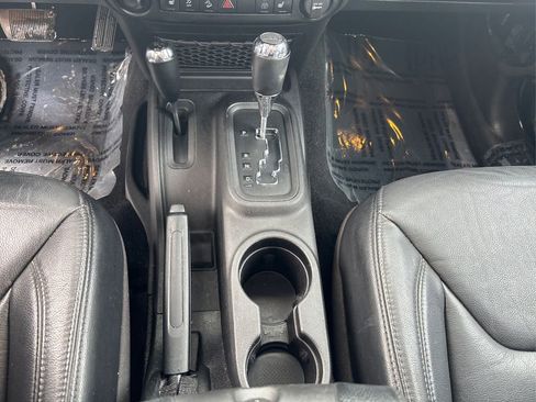 Used 2013 Jeep Wrangler Sahara image 19
