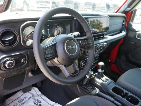 Used 2026 Jeep Wrangler Unlimited Rubicon AWD/4WD image 17
