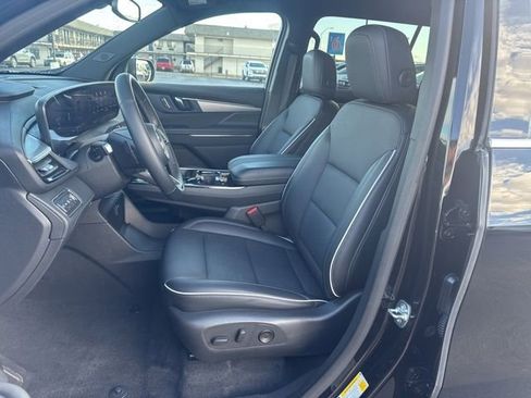 Used 2025 Buick Enclave Preferred image 18