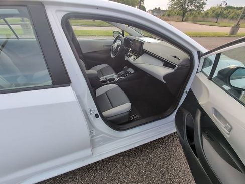 Used 2026 Toyota Corolla LE FWD image 3