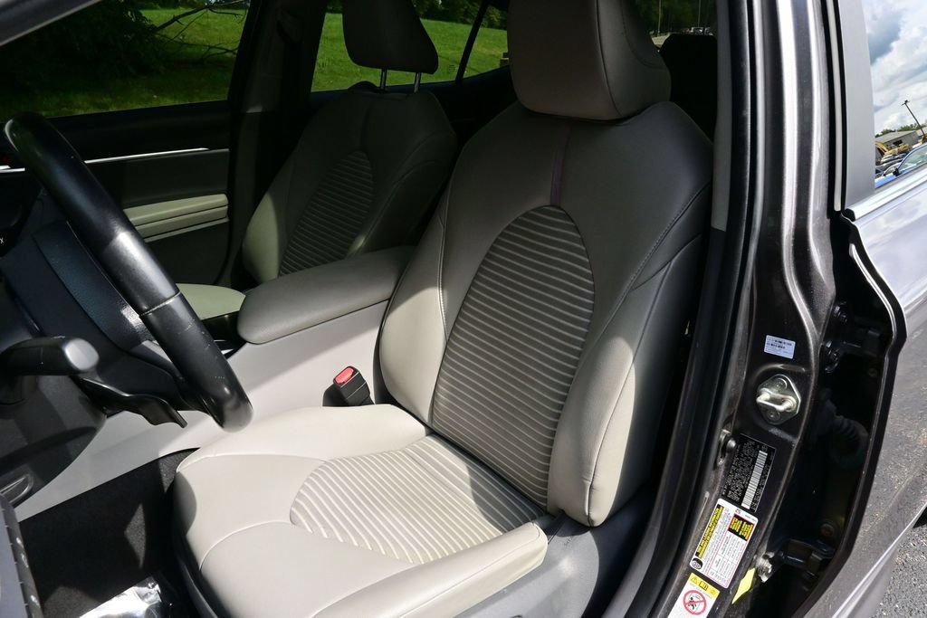 Used 2018 Toyota Camry SE w/ Moonroof Package FWD image 18
