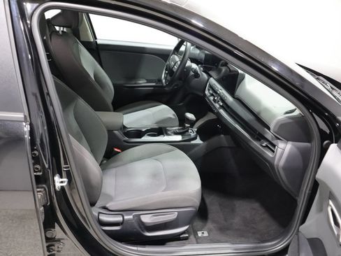 Used 2025 Kia K4 FWD image 23