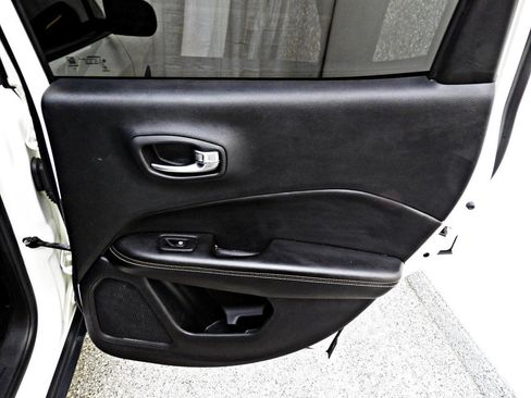 Used 2021 Jeep Compass Latitude image 12