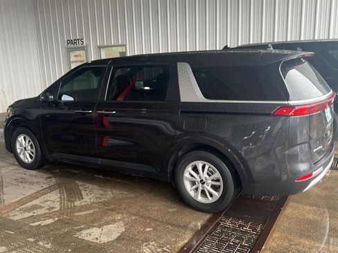Used 2024 Kia Carnival LX FWD image 7