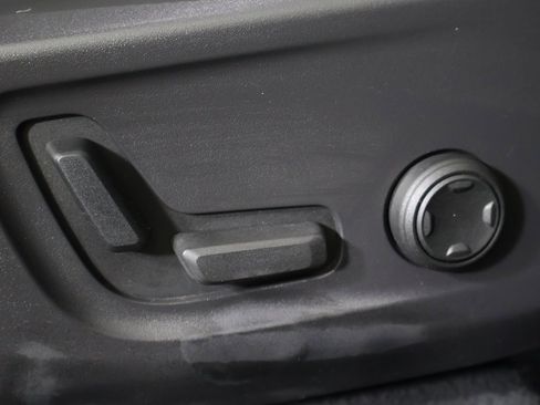 Used 2023 Volvo XC40 B5 Plus w/ Protection Package Premier image 37