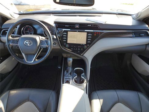 Used 2019 Toyota Camry XLE image 9