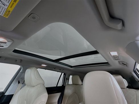 Used 2023 Toyota Highlander Platinum image 14