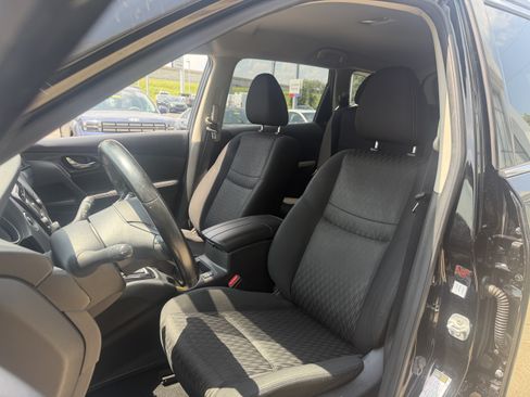 Used 2018 Nissan Rogue SV FWD image 31