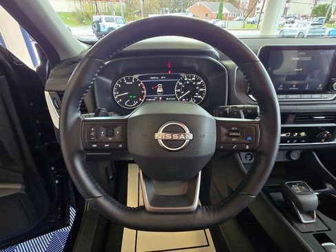 Used 2025 Nissan Rogue SV image 14