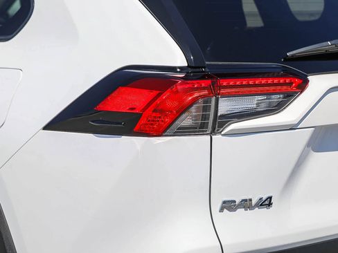 Used 2025 Toyota RAV4 XLE AWD/4WD image 9