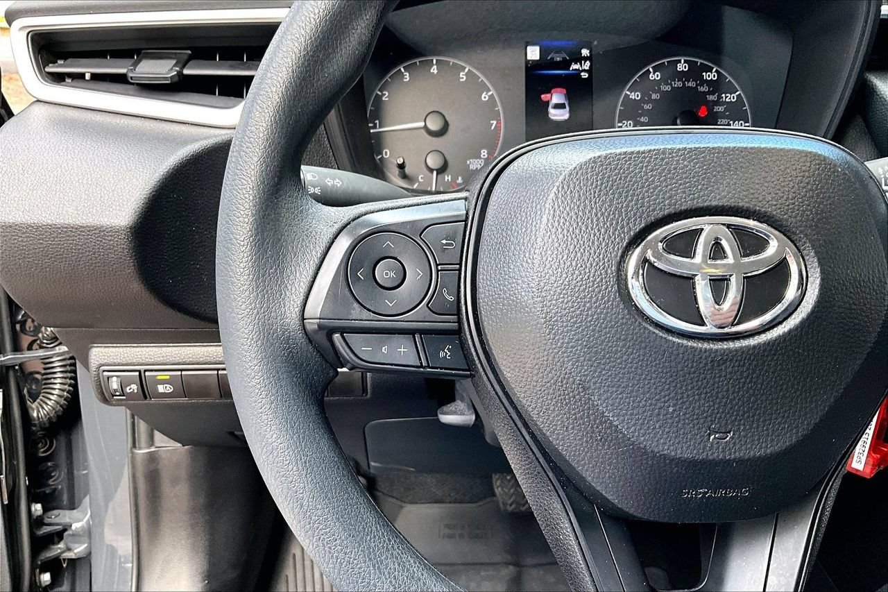 Used 2025 Toyota Corolla LE FWD image 10