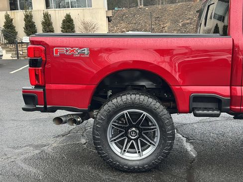 Used 2024 Ford F350 Platinum w/ FX4 Off-Road Package image 5