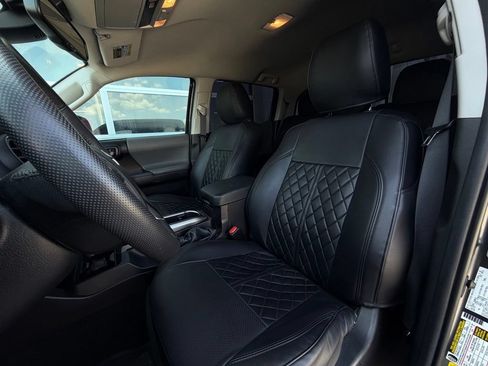Used 2021 Toyota Tacoma SR5 AWD/4WD image 6
