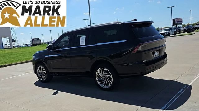 Used 2025 Lincoln Navigator Reserve AWD/4WD image 6