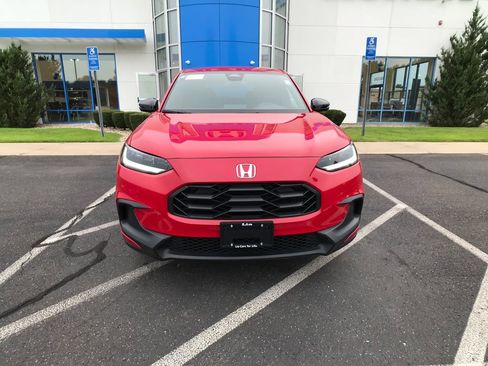 Certified 2025 Honda HR-V Sport image 2
