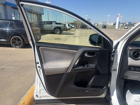 Used 2014 Toyota RAV4 XLE AWD/4WD image 13