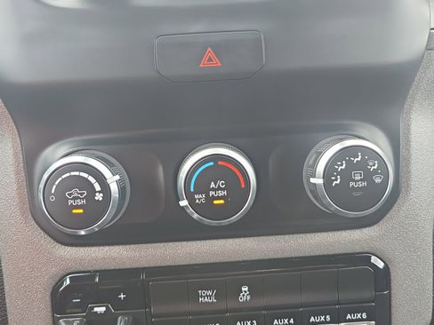 Used 2024 RAM 2500 Tradesman w/ Chrome Appearance Group image 18