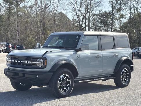 Used 2024 Ford Bronco Outer Banks image 13