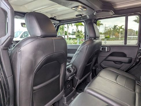 Used 2023 Jeep Wrangler Sahara image 19