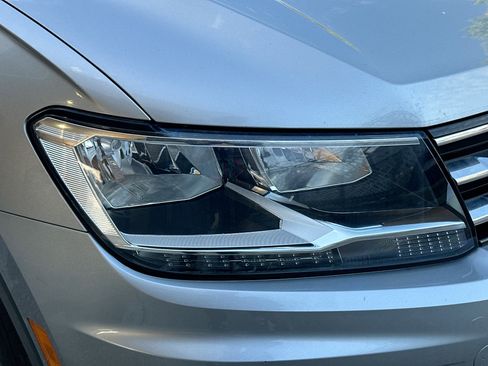 Used 2021 Volkswagen Tiguan SE w/ Panoramic Sunroof Package image 34