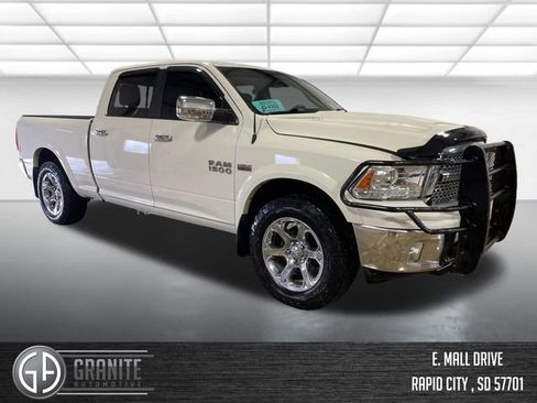 Used 2017 RAM 1500 Laramie w/ Convenience Group AWD/4WD image 8