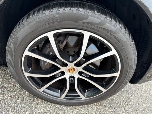 Certified 2023 Porsche Cayenne Platinum Edition AWD/4WD image 22