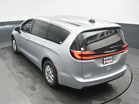New 2026 Chrysler Pacifica Select image 37