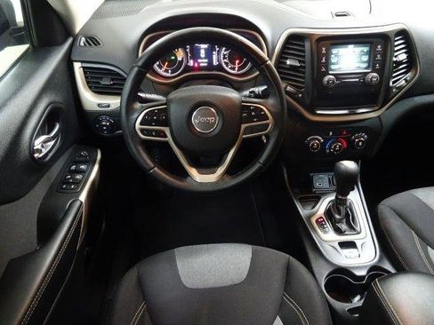 Used 2018 Jeep Cherokee Latitude w/ Altitude Package image 30