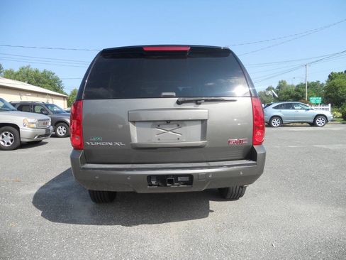 Used 2011 GMC Yukon XL SLT w/ SLT-2 Equipment Package AWD/4WD image 36