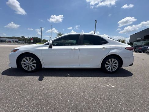 Used 2019 Toyota Camry LE FWD image 5