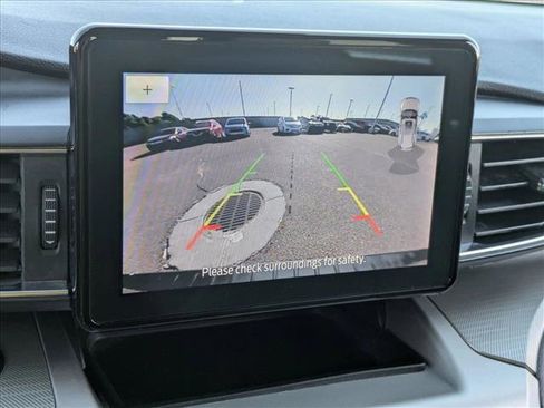 Used 2021 Ford Explorer XLT w/ Equipment Group 202A image 13