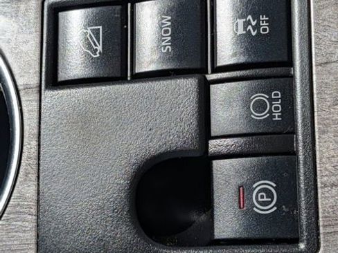 Used 2024 Toyota Highlander Platinum image 16