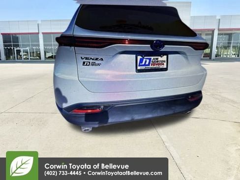 Certified 2023 Toyota Venza LE image 34