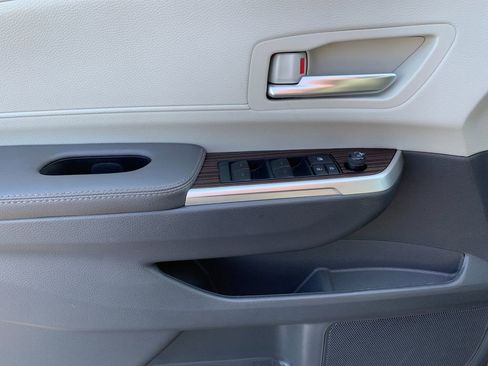 Used 2024 Toyota Sienna XLE image 12