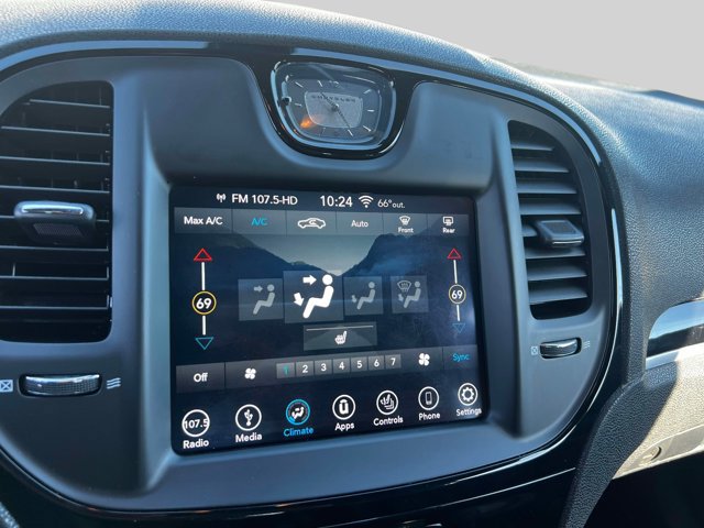 Used 2019 Chrysler 300 S RWD image 25