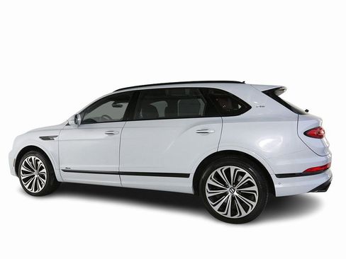 Used 2023 Bentley Bentayga Extended Wheelbase image 11
