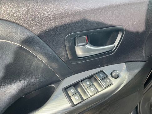 Used 2017 Toyota Sienna SE image 9