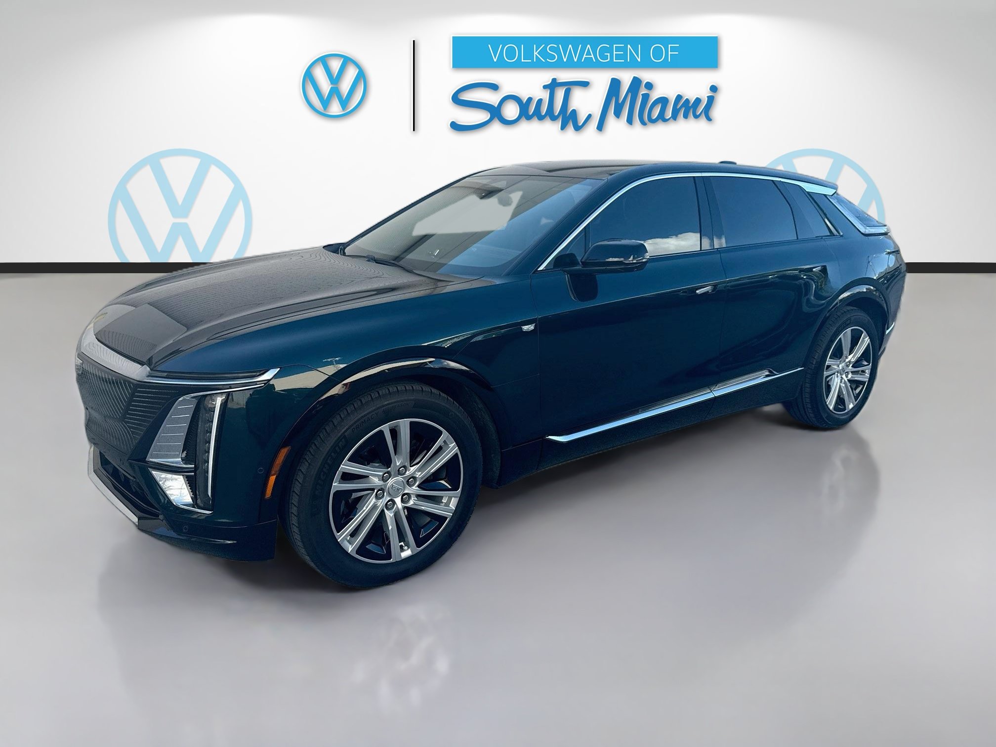 Used 2024 Cadillac Lyriq Tech w/ Driver Assist Package AWD/4WD image 3