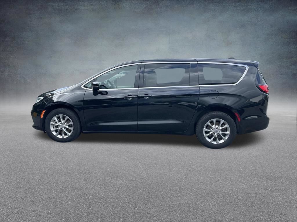 Used 2023 Chrysler Pacifica Touring-L AWD/4WD image 5
