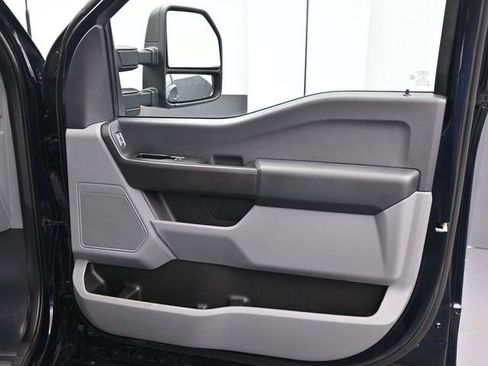 Used 2023 Ford F250 XL AWD/4WD image 2