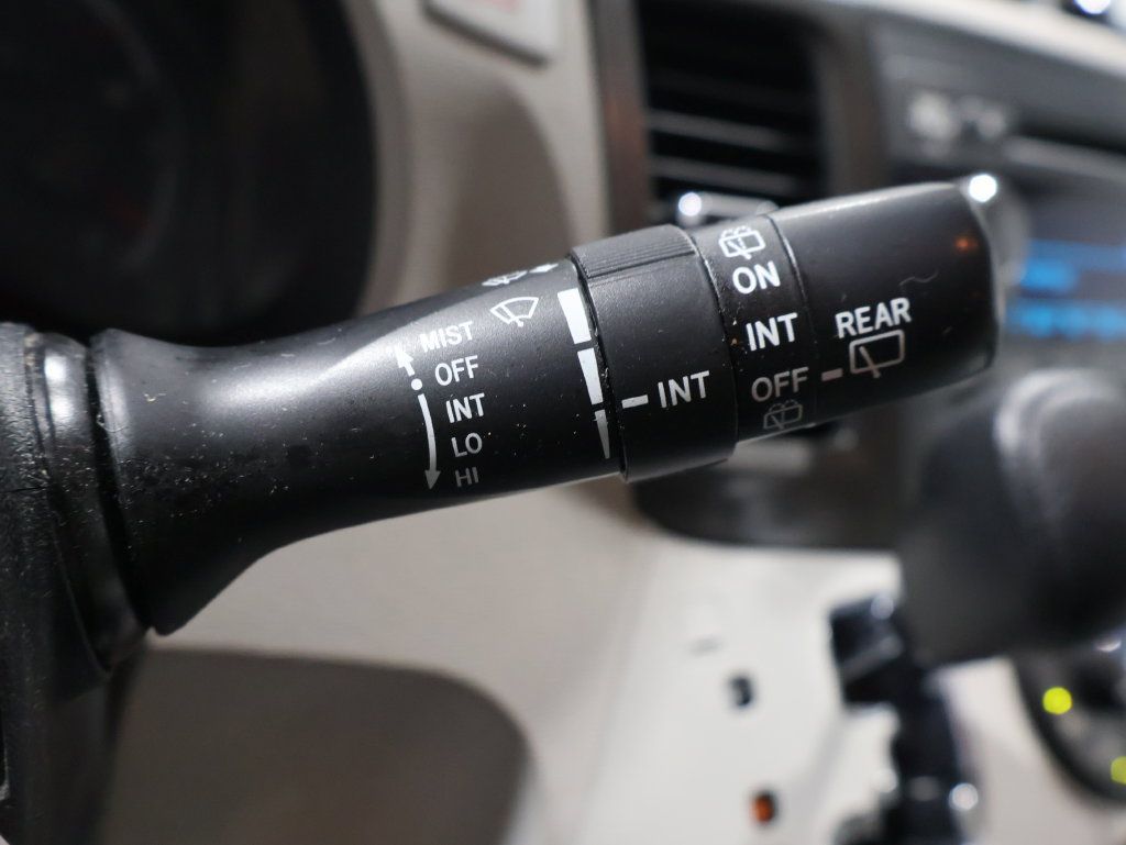 Used 2012 Toyota Sienna LE w/ Towing Pkg AWD/4WD image 29