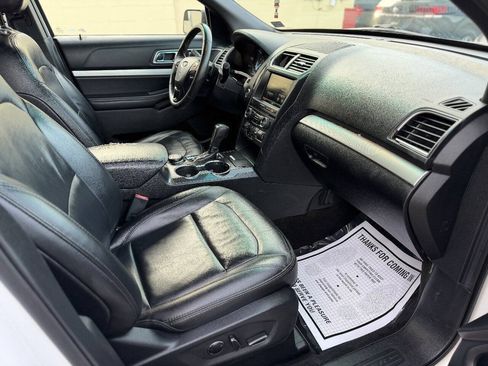 Used 2016 Ford Explorer XLT w/ Equipment Group 202A AWD/4WD image 17