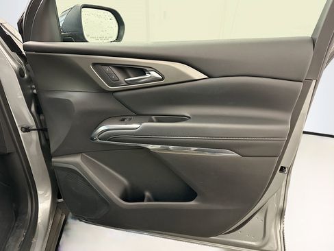 Used 2025 Chevrolet Traverse LT image 35