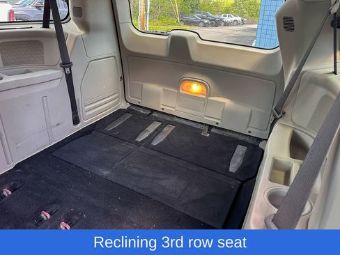 Used 2016 Chrysler Town & Country Touring FWD image 12